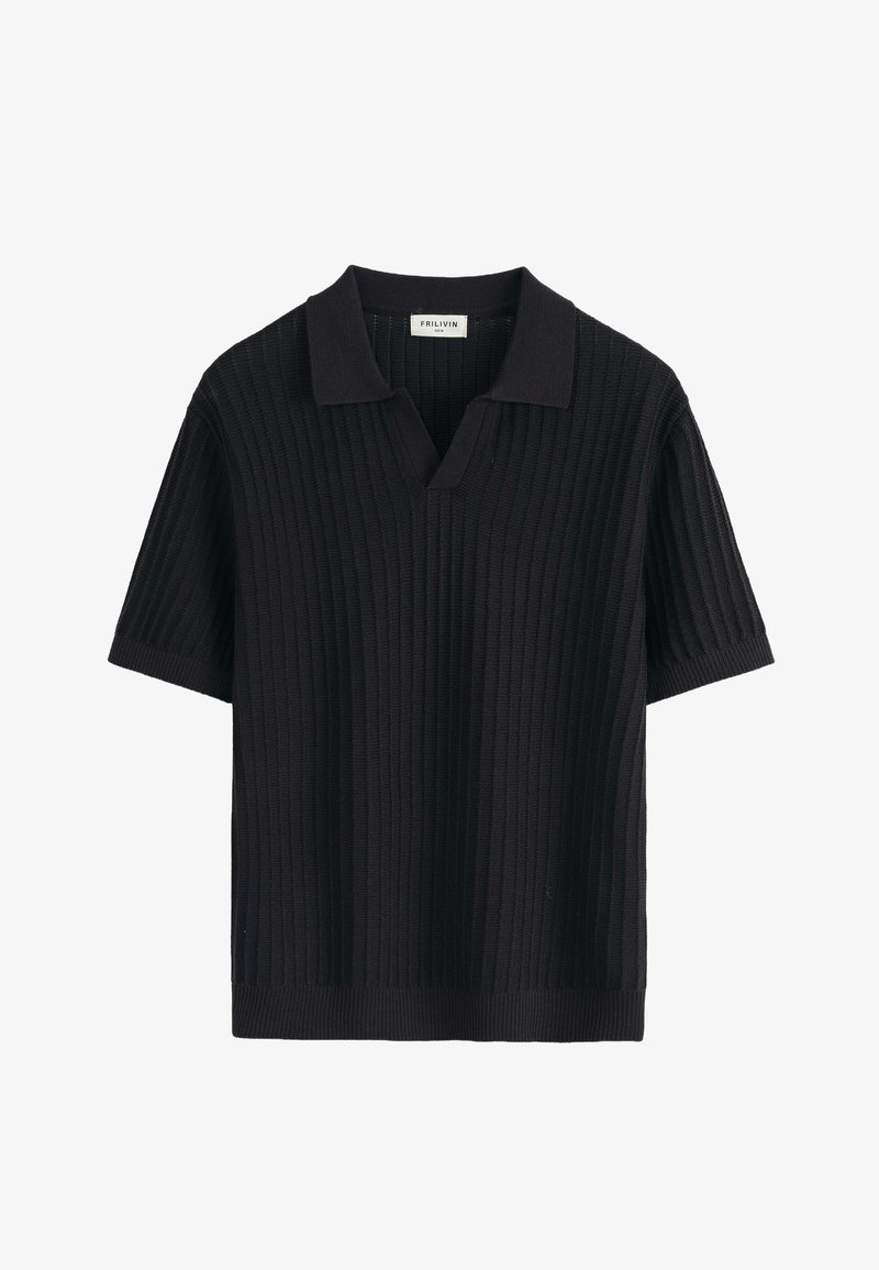 Polo shirt noir à rayures, à manches courtes et col en V, présenté à plat sur un fond blanc.