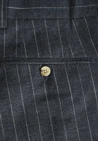 Thumbnail Image 6