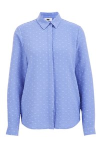 Ljusblå skjorta med en strukturerad mönster som har små upphöjda prickar, krage med knappar, långa ärmar och rak nederkant.