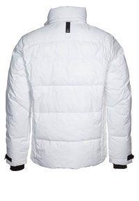 Vit puffjacka med hög krage, med en svart detalj vid nacken. Baffle-konstruktion och elastiska ärmslut för en säker passform.