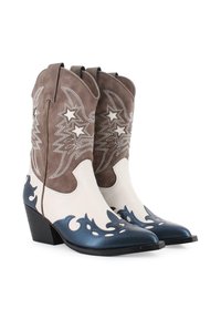 Botas de vaquero marrones y blancas con patrones de estrellas y espirales, materiales de ante y cuero, punteras puntiagudas y tacones en bloque de 4 pulgadas.