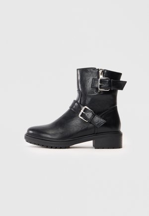 OLLIE - Kovbojská/motorkárska členková čižma - black