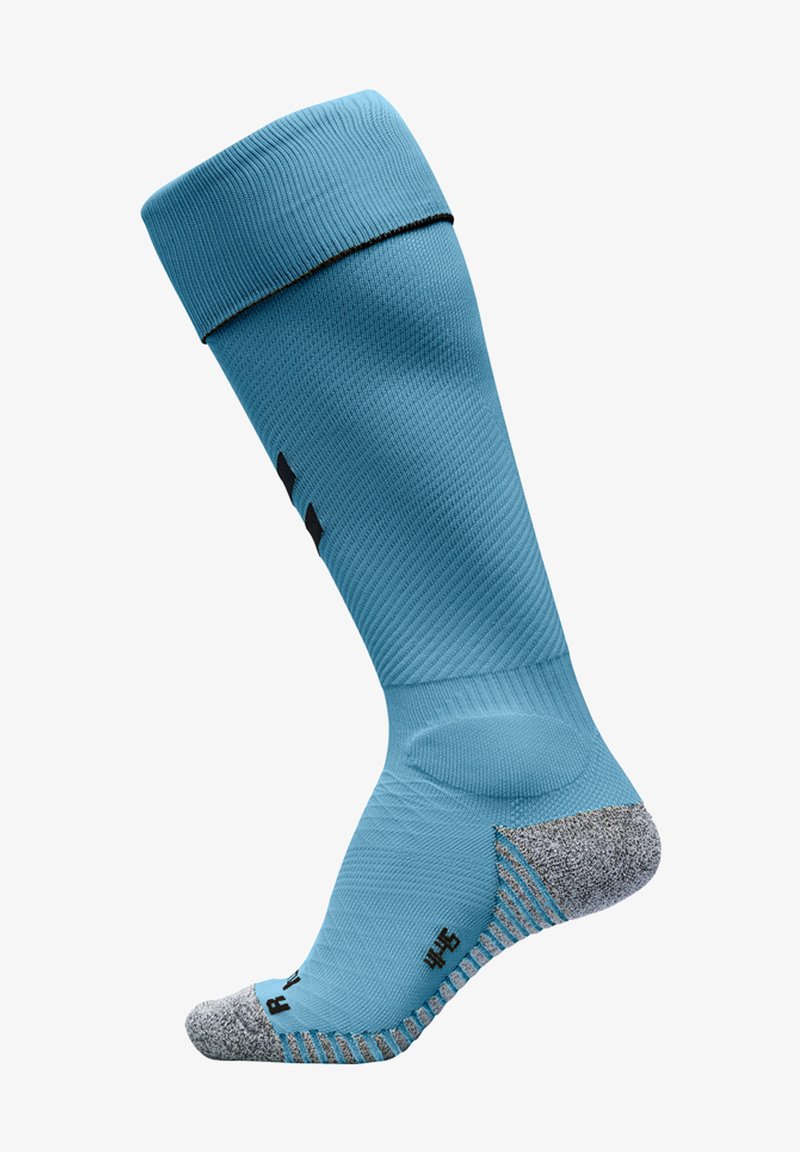 Jasnoniebieskie skarpetki do kolan z teksturowanej tkaniny, czarnymi akcentami, wyściełaną podeszwą oraz szarymi piętą i palcami. Cechują się żebrowanym wykończeniem na górze.