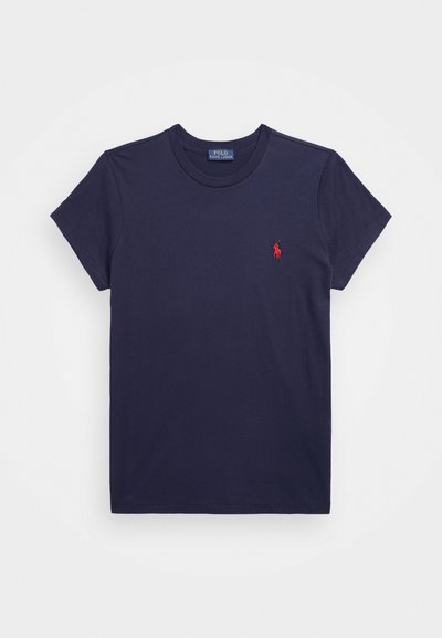 T-shirt in cotone blu navy con maniche corte e collo rotondo. Presenta un piccolo logo ricamato rosso sul lato sinistro del petto.