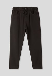 Czarne tapered joggery z elastycznym paskiem w talii i sznurkiem, bocznymi kieszeniami oraz gładką teksturą denimu.