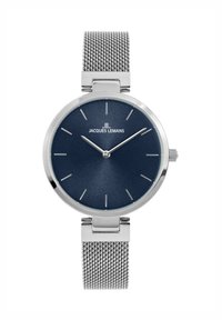 Reloj plateado redondo con un dial texturizado azul oscuro, marcadores de hora plateados y una correa de malla plateada. Presenta un diseño minimalista y hardware sencillo.