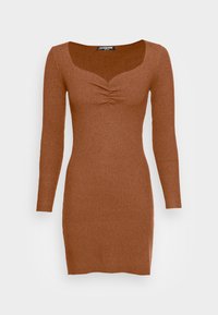 Vestido de manga larga acanalado en marrón con escote cuadrado y detalles fruncidos en la parte delantera, silueta ajustada, a la altura de la rodilla.