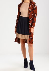 KIOMI Kofta - cognac