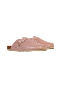 Roze suède clogs met een glinsterende afwerking, voorzien van een gespstrap, open achterkant, gevormde kurken zool en een gladde binnenvoering.