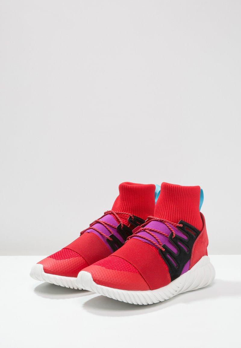 maquinilla de afeitar cascada metálico adidas Originals TUBULAR DOOM WINTER - Zapatillas altas - scarlet/shock  purple/rojo - Zalando.es