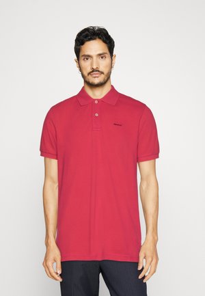 Rode polo shirt met een kraag, placket met twee knopen en een logo op de linkerborst. Korte mouwen en een ontspannen pasvorm. Vakante katoenstructuur.