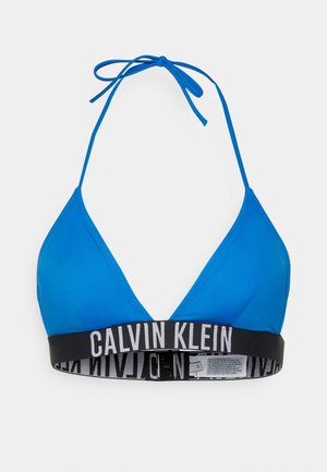Blauwe triangulaire bikini-top met verstelbare bandjes. Heeft een zwarte band met de tekst "CALVIN KLEIN". Glad oppervlak, minimale stikseldetails.