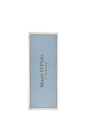 Sciarpa rettangolare azzurro chiaro con un sottile bordo nero e testo "Marc O'Polo Est. in Stockholm" stampato verticalmente in nero.
