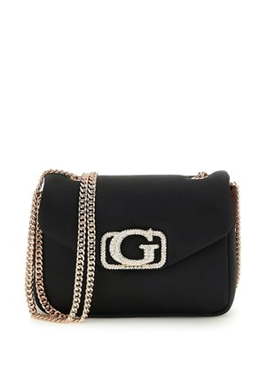 Borsa nera realizzata in materiale morbido, con una tracolla in catena color oro rosa e un logo "G" impreziosito da strass sul davanti.