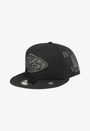 Casquette snapback noire avec arrière en mesh et logo en relief des Kansas City Chiefs sur le panneau avant.