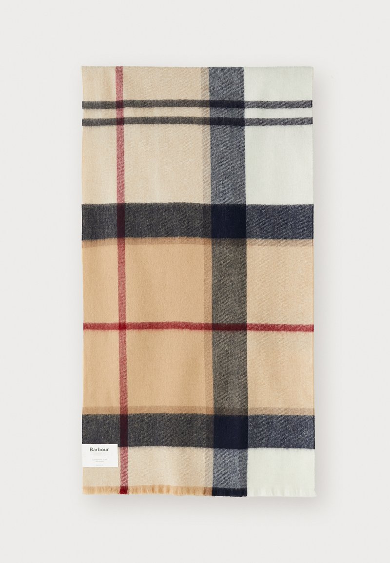 Cachecol xadrez bege feito de lã macia com linhas de grelha em azul escuro, preto e vermelho, com bordas franjadas e uma etiqueta branca.