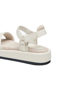 FRED MARTIN COLLECTION TAORMINA - Sandály na platformě - off white leather