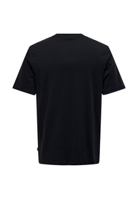 Μαύρο βαμβακερό μπλουζάκι, κοντά μανίκια, στρογγυλή λαιμόκοψη, άνετη εφαρμογή. Ομαλή υφή χωρίς σχέδια ή ορατή σήμανση στο πίσω μέρος.