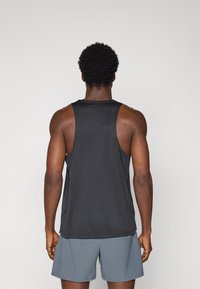 New Balance ATHLETICS GRAPHIC SINGLET - Felső - black
