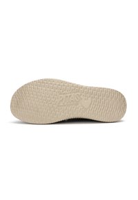 Semelle en caoutchouc avec un motif de grip texturé, couleur beige clair, et un logo en relief avec un design de poulet et le texte "WALKIN PITAS".