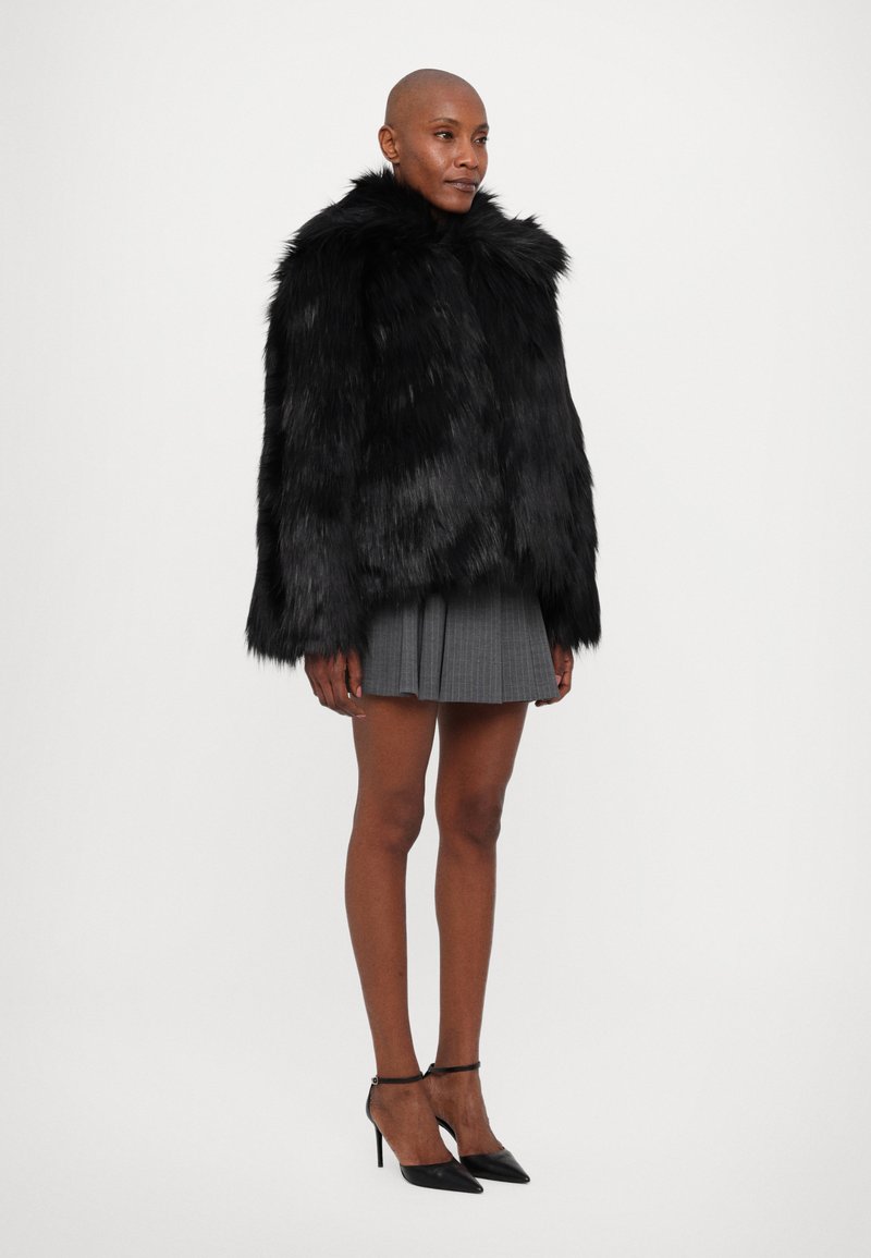 Veste Fausse Fourrure TAIFUN Taille 42 Femme - Noir, Matières Mélangées, Coupe Ajustée, Occasion Parfait état