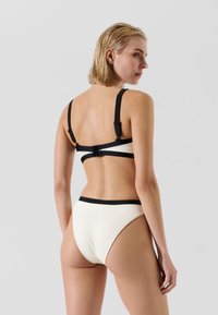 KARL LAGERFELD MONOCHROME - Bikini alsók - cannoli cream black