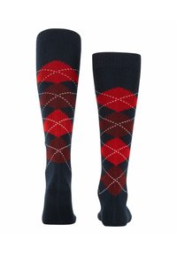 Calze fino al ginocchio con una base blu navy. Presentano un motivo argyle rosso e bordeaux con accenti di cucitura bianca. Texture a maglia liscia.