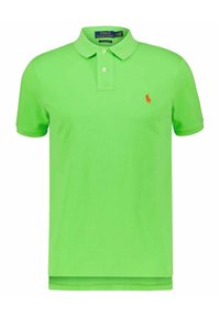 Grön polo tröja i bomull med klassisk krage, placket med två knappar och en liten röd logotyp på vänster bröst. Korte ärmar.