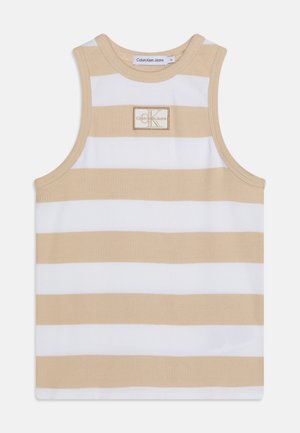 Canotta senza maniche a coste con strisce orizzontali beige e bianche e una piccola toppa rettangolare con il logo Calvin Klein Jeans sul petto.