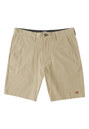 Beige shorts van textuurstof, met twee voorzakken, een knoopsluiting en een leren logo patch aan de linkerkant.