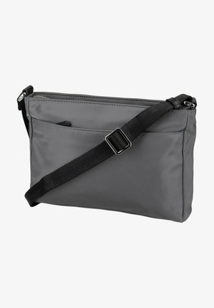 Graue Umhängetasche mit verstellbarem schwarzen Riemen und vorderer Reißverschlusstasche, die ein teilweise sichtbares schwarzes Objekt enthält.