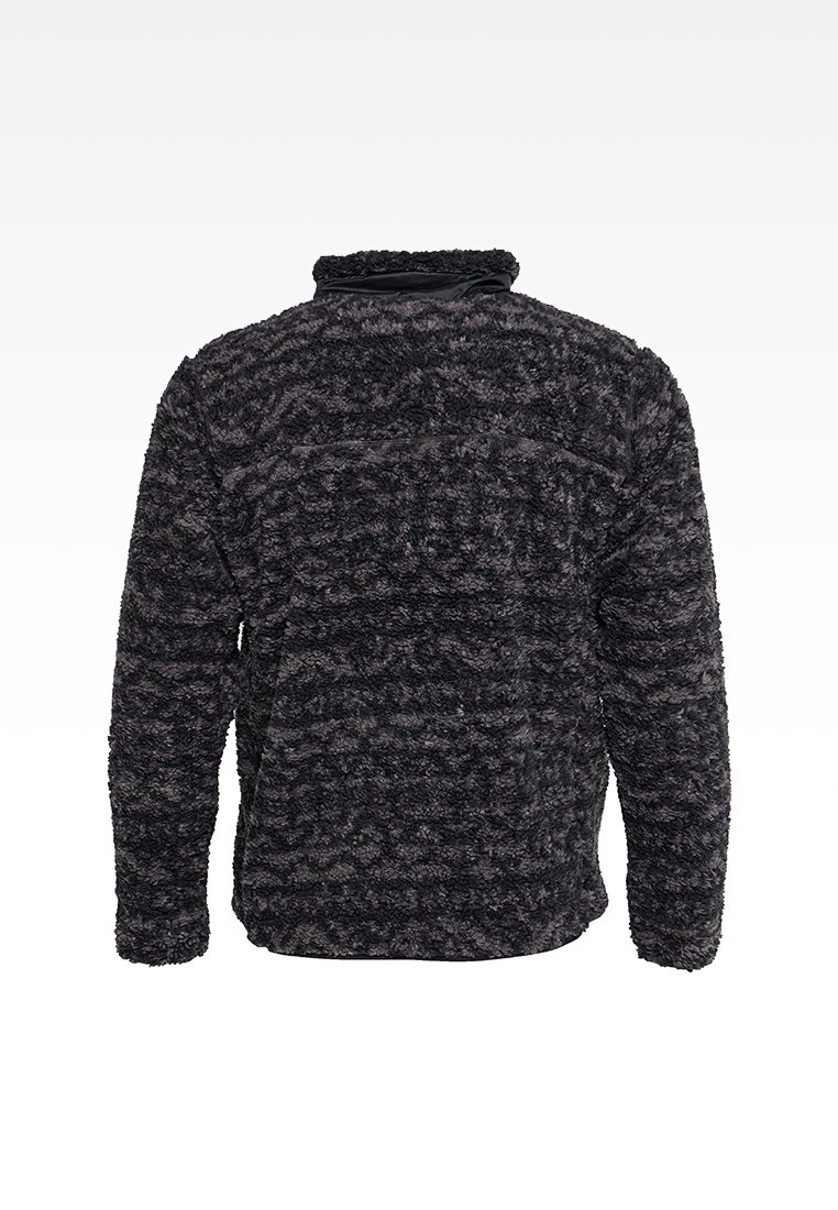 Schwarzer und grauer strukturierter Fleece-Pullover mit langen Ärmeln, hohem Kragen und einer Reißverschluss-Tasche auf dem Rücken. Weiches, kuscheliges Material.