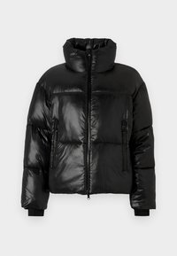 Μαύρο μπουφάν τύπου puffer με ψηλό γιακά, γυαλιστερή υφή, τσέπες με φερμουάρ και ελαστικά μανίκια. Σχεδίαση σε σχήμα κουτιού με ραμμένα πάνελ.