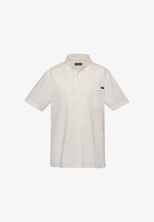 Chemise blanche à manches courtes avec boutons sur le devant, une poche poitrine avec une petite étiquette noire, et un col boutonné.