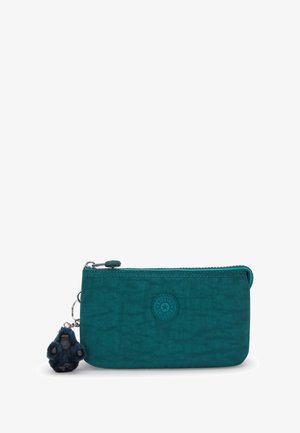 Teal ritsportemonnee met een gestructureerde afwerking, voorzien van een rond logo en een sleutelhanger charme van een zwarte gorilla. Compact en functioneel ontwerp.