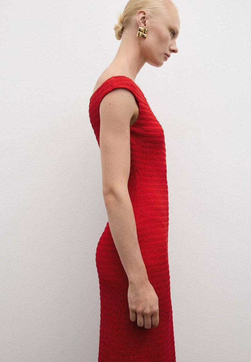 Robe Rouge Mango Taille S 36 - Effet Soie - Sans Manches, Moulante - Magnifique !