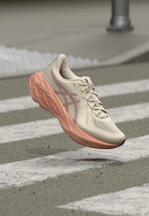 ASICS DYNABLAST 6 - Terepfutó cipők - soft oat/cantaloupe