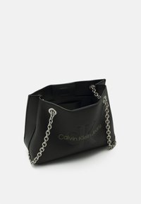 Calvin Klein Jeans SCULPTED SHOULDER BAG MONO - Borsa a mano - black/sharp green