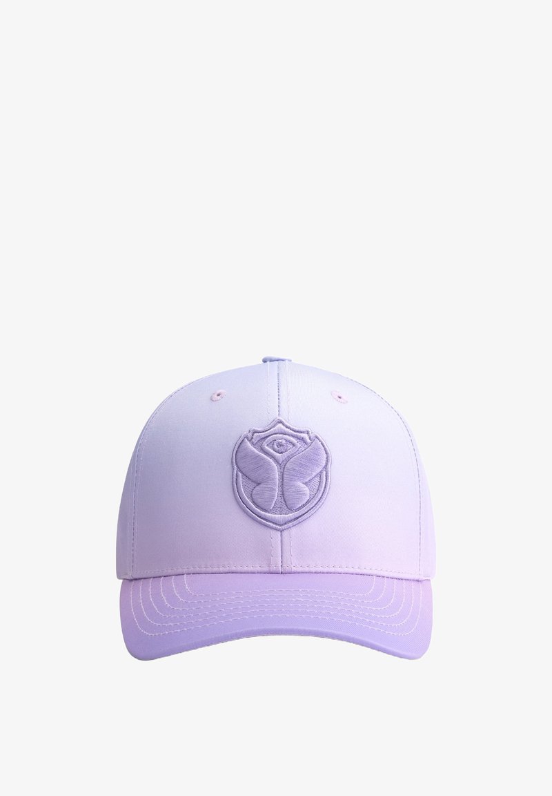 Paarse baseballpet met een geborduurd embleem aan de voorkant. Heeft een gestructureerd ontwerp, een gebogen klep en een gladde textuur.