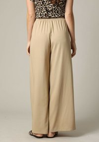 DEELUXE BALIA - Broek - Beige