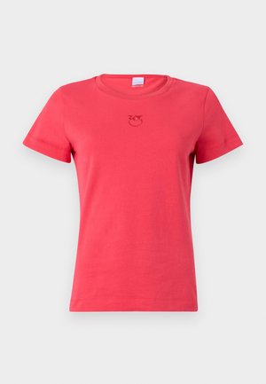 T-shirt a maniche corte in un brillante corallo, realizzato in tessuto morbido. Presenta un piccolo logo tonale sul petto e un collo rotondo classico.