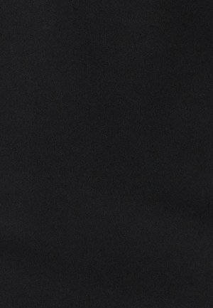 Jednolita czarna tkanina z fakturą w subtelnym wzorze plecionki.