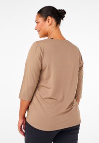 Active by Zizzi MIT 3/4-ÄRMELN - Langarmshirt - walnut