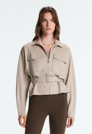 OYSHO, SOFT-TOUCH STRIPED BELTED JACKET - Summer jacket - soft mink