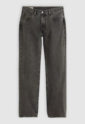 Schwarze, ausgeblichene gerade Jeans mit fünf Taschen, Knopfverschluss und Gürtelschlaufen, flach auf einem weißen Hintergrund ausgelegt.