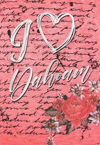 Tela rosa con texto en negro escrito a mano. Presenta letras en plateado en negrita "I ♥ Oahu" y diseños florales en rojo y blanco.