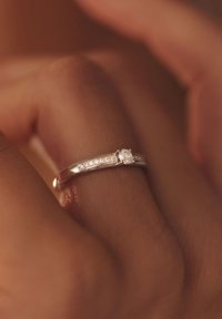 Isabel Bernard Ring - weißgoldfarben