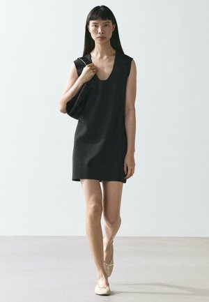 FLOWING MINI - Abito in maglia - black