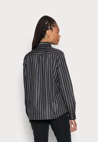 Seidensticker FASHION LANG - Blusa com botões - schwarz