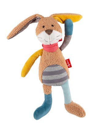 Weiches braunes Plüschhäschen mit gestreiftem grauem Bauch, langen Ohren, einem erhobenen Arm und ungleichen blauen und gelben Gliedmaßen, das einen roten Halstuch trägt.